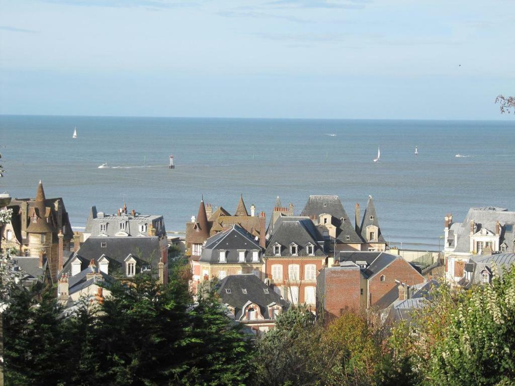 Superbe Deux Pieces Vue Mer Avec Jardin Trouville-sur-Mer Luaran gambar